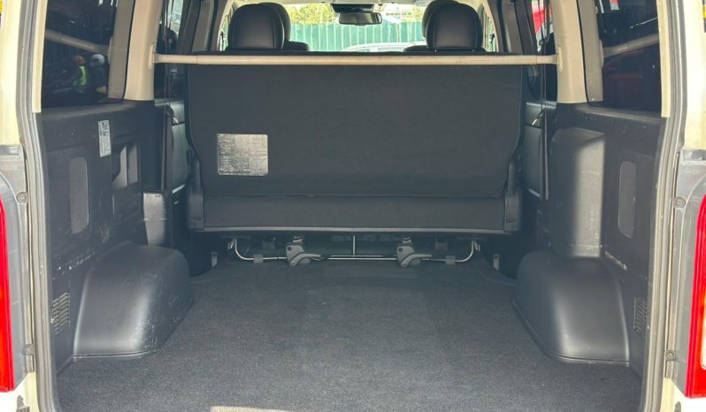 
								Toyota Hiace Super GL full									