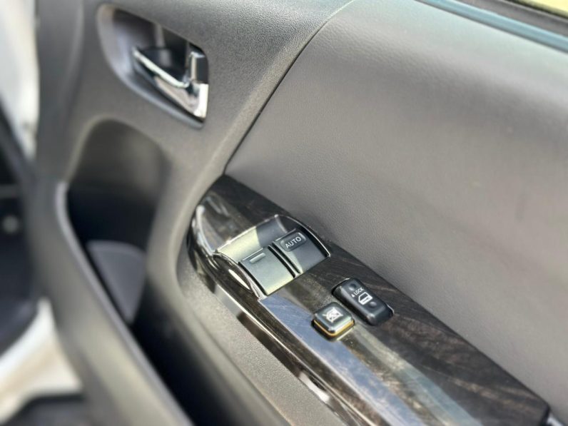 
								Toyota Hiace Super GL full									