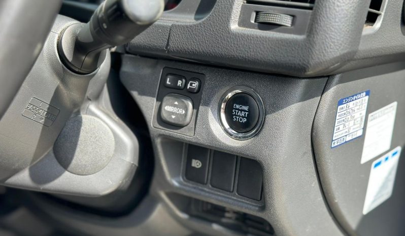 
								Toyota Hiace Super GL full									