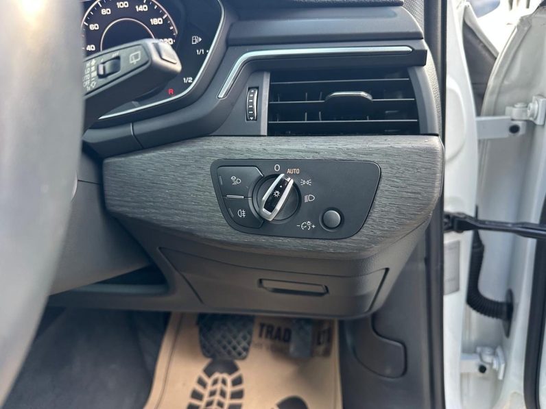 
								Audi A4 Quattro Station Wagon full									