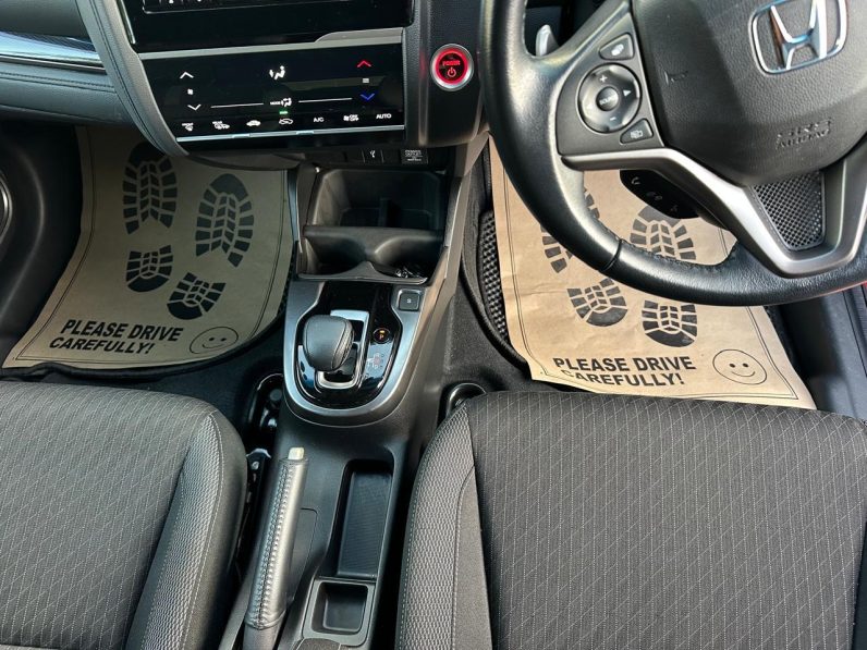 
								Honda Fit RS full									