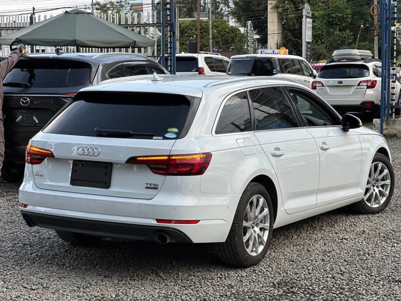 
								Audi A4 Quattro Station Wagon full									