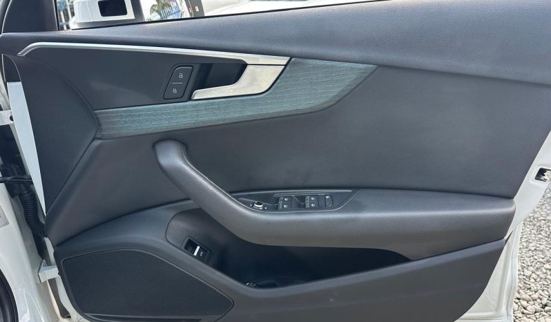 
								Audi A4 Quattro Station Wagon full									