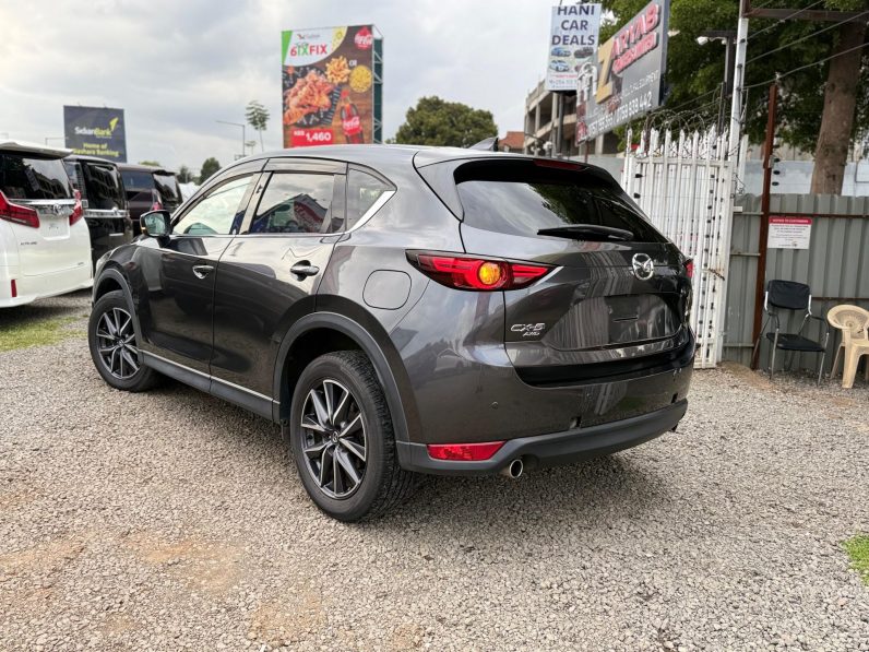 
								Mazda CX-5 full									