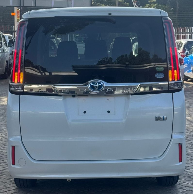 
								Toyota Voxy full									