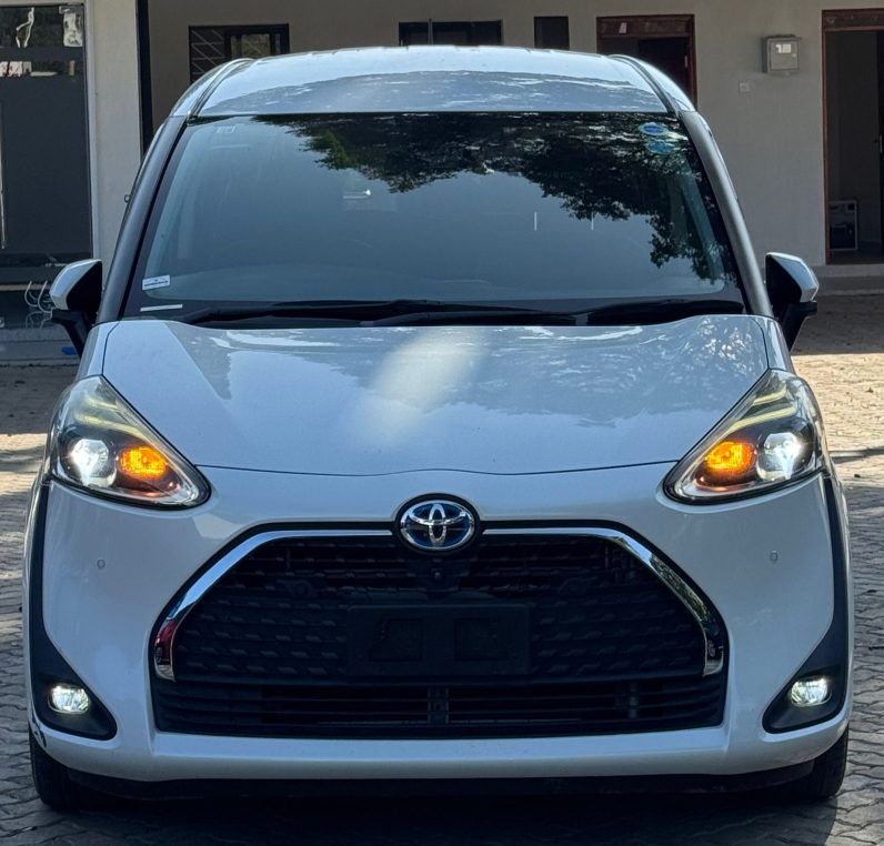 
								Toyota Sienta full									