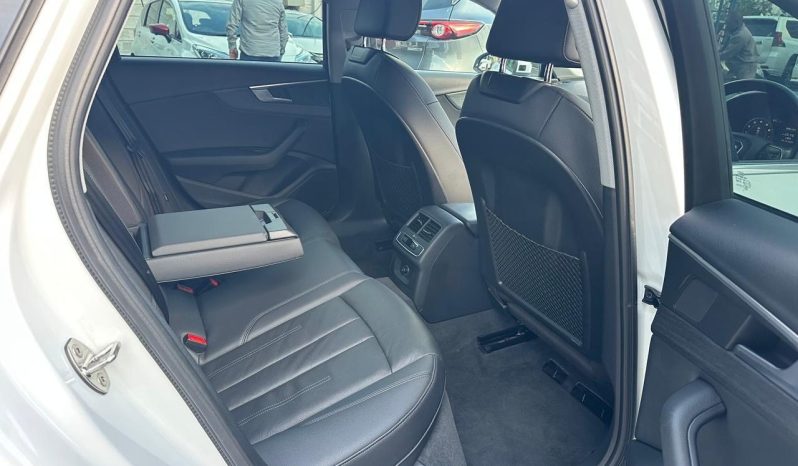 
								Audi A4 Quattro Station Wagon full									