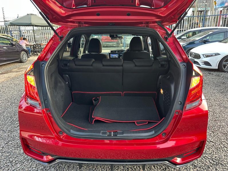
								Honda Fit RS full									