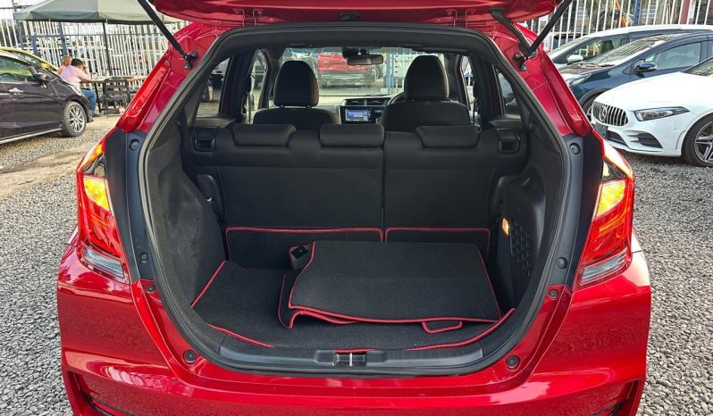 
								Honda Fit RS full									