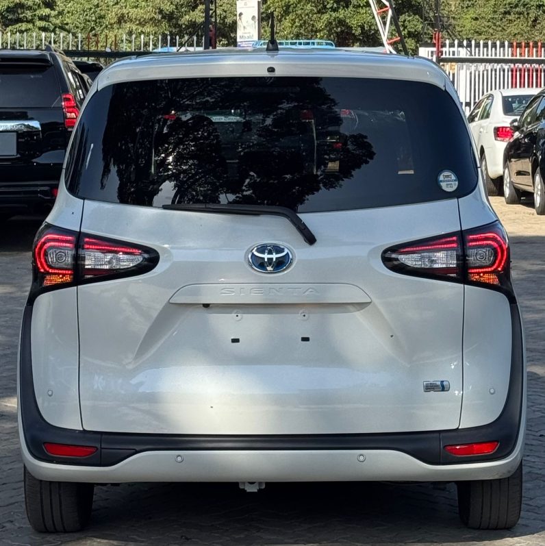 
								Toyota Sienta full									