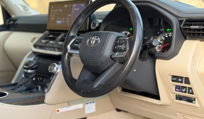 
								Toyota Land Cruiser LC300 full									