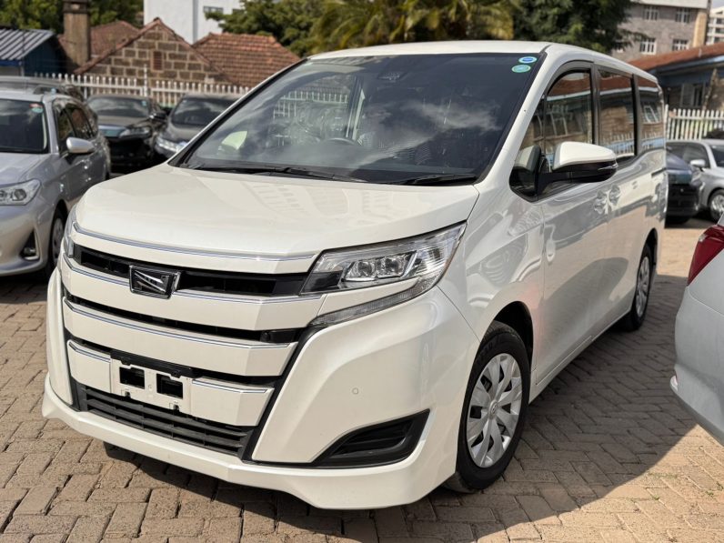 
								Toyota Noah full									