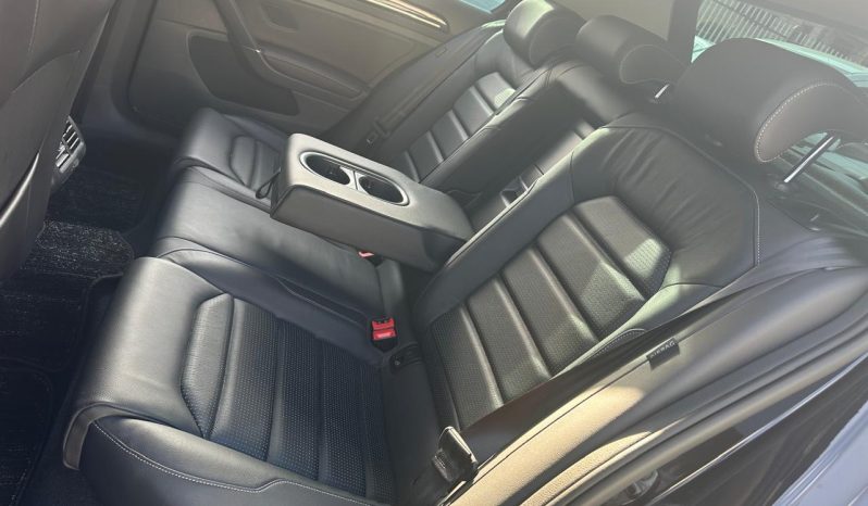 
								Volkswagen Golf full									