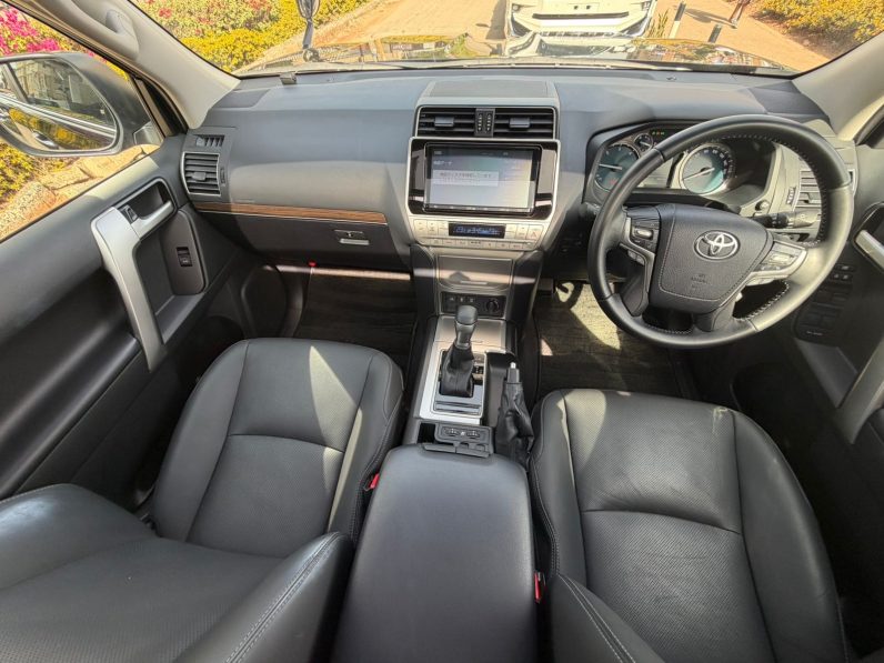 
								Toyota Land Cruiser Prado TX.L full									