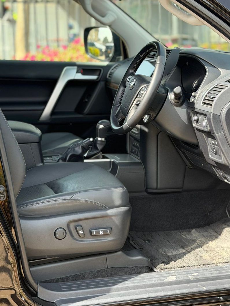 
								Toyota Land Cruiser Prado TX.L full									