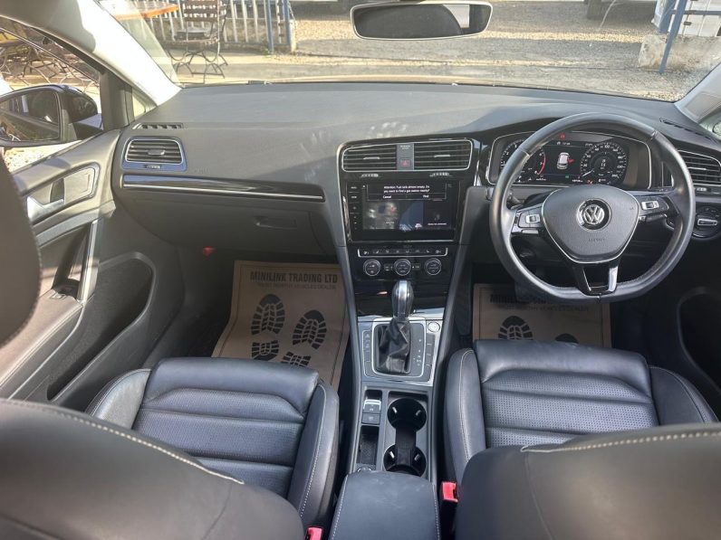 
								Volkswagen Golf full									