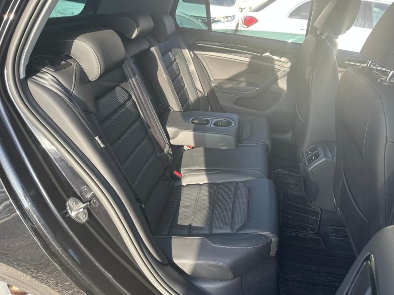 
								Volkswagen Golf full									