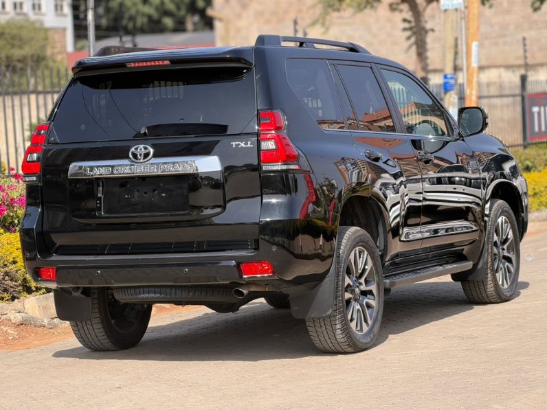 
								Toyota Land Cruiser Prado TX.L full									