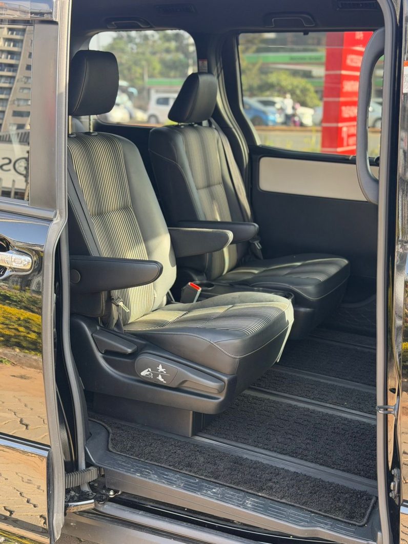 
								Toyota Noah WXB full									