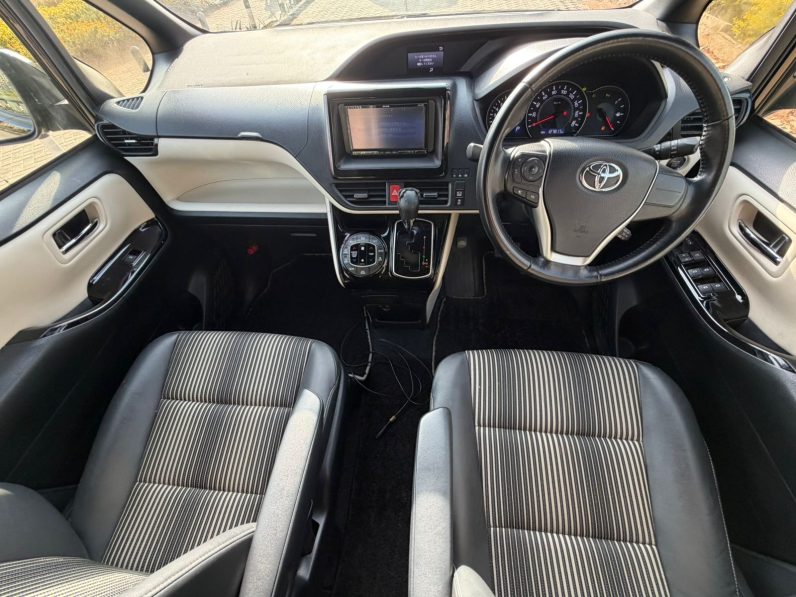 
								Toyota Noah WXB full									