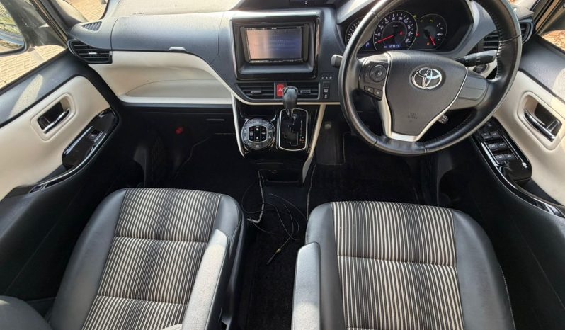 
								Toyota Noah WXB full									