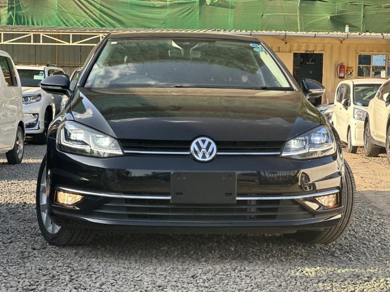 
								Volkswagen Golf full									