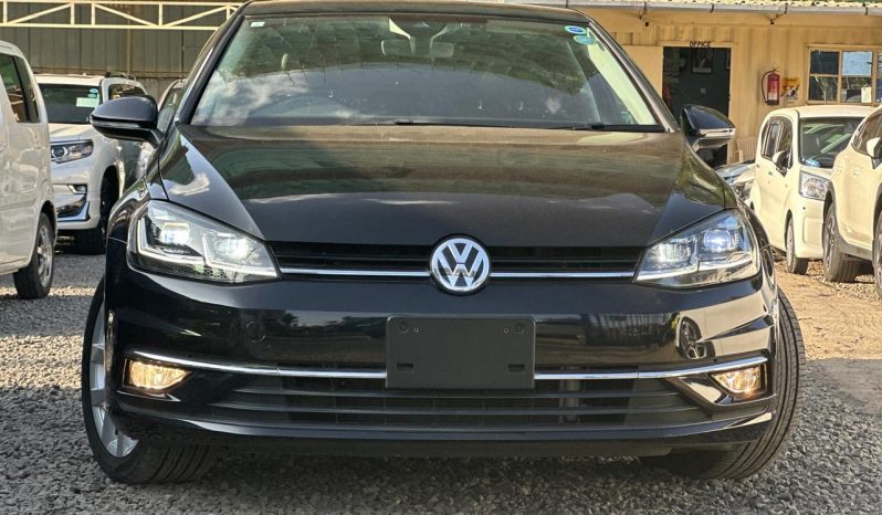 
								Volkswagen Golf full									