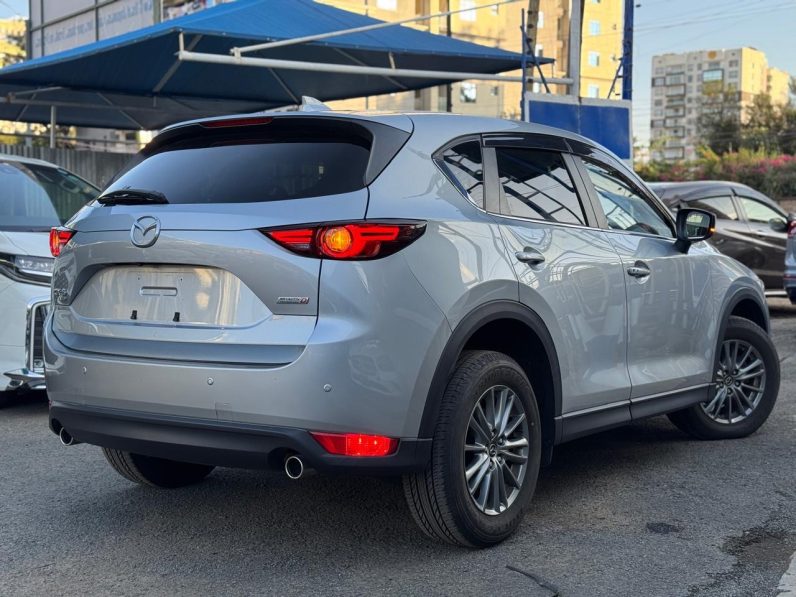 
								Mazda CX-5 full									