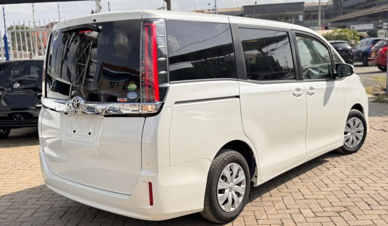 
								Toyota Noah full									