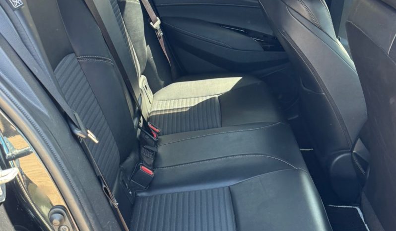 
								Toyota Corolla Touring full									