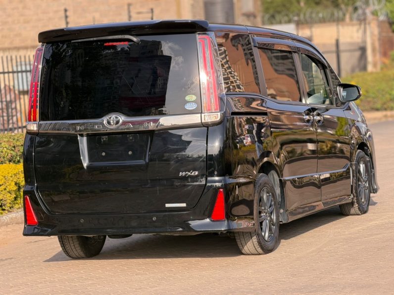 
								Toyota Noah WXB full									
