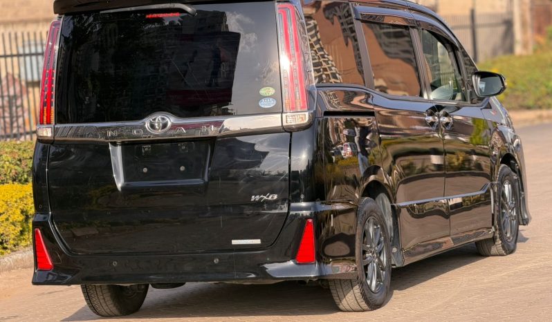 
								Toyota Noah WXB full									