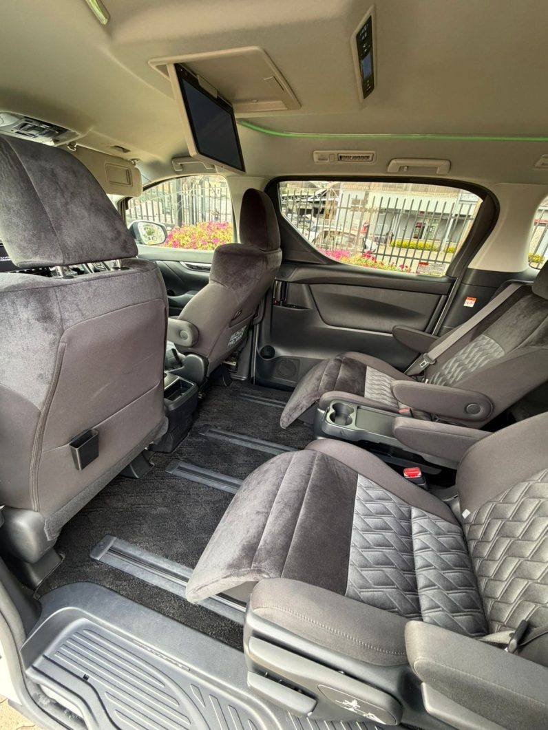 
								Toyota Vellfire full									