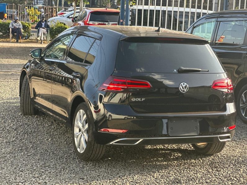 
								Volkswagen Golf full									