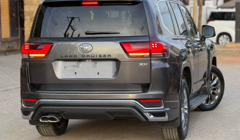 
								Toyota Land Cruiser LC300 full									