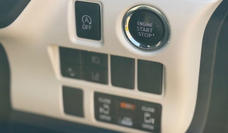 
								Toyota Noah WXB full									