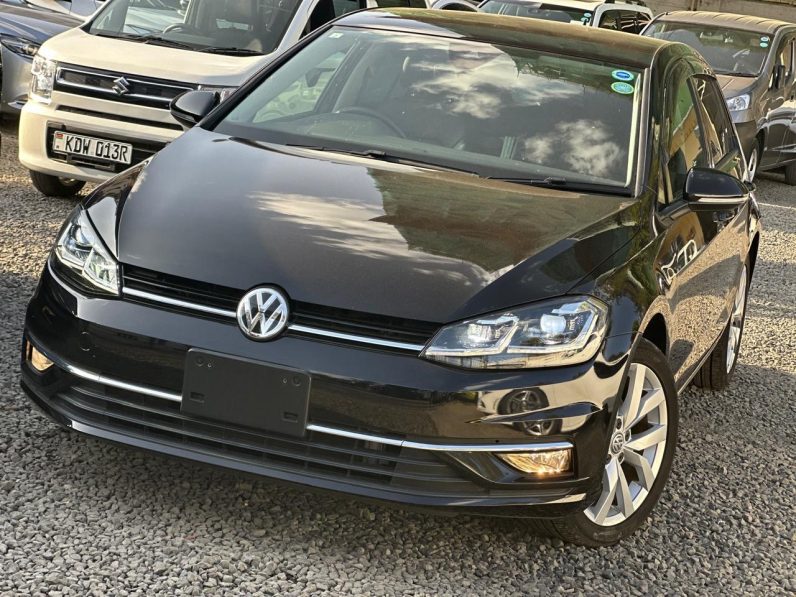 
								Volkswagen Golf full									