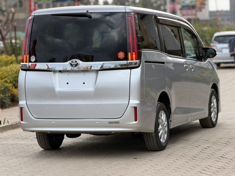 
								Toyota Noah full									