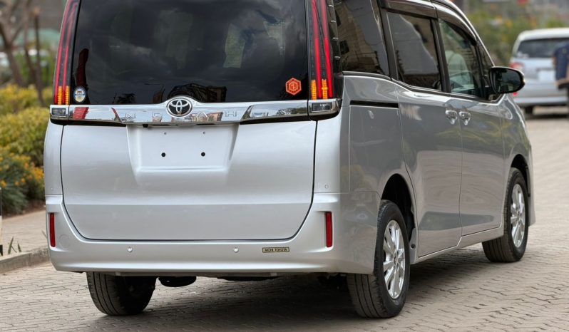 
								Toyota Noah full									