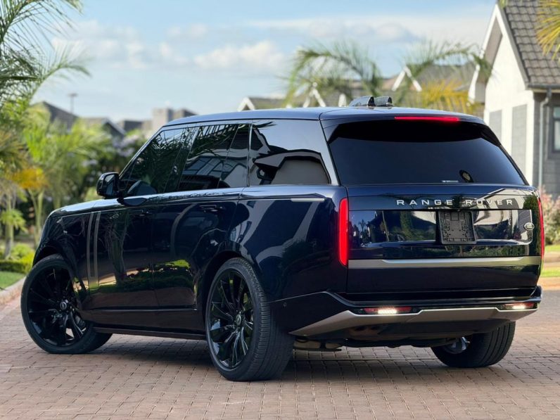 
								Range Rover Voque P400 full									