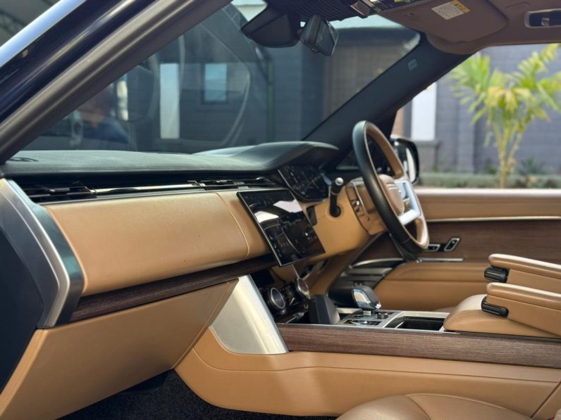 
								Range Rover Voque P400 full									