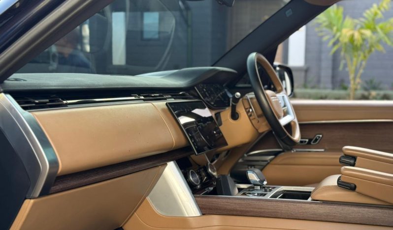 
								Range Rover Voque P400 full									