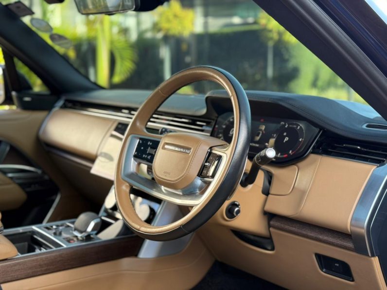 
								Range Rover Voque P400 full									