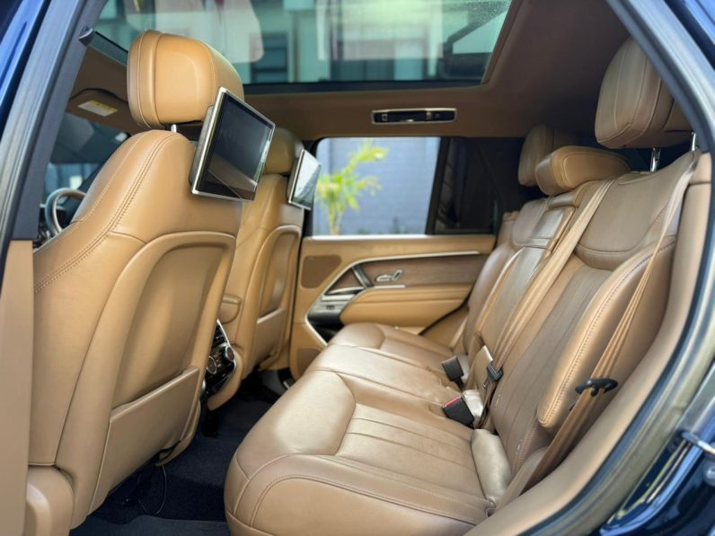 
								Range Rover Voque P400 full									