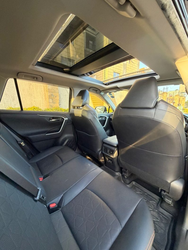 
								Toyota Rav4 Adventure full									