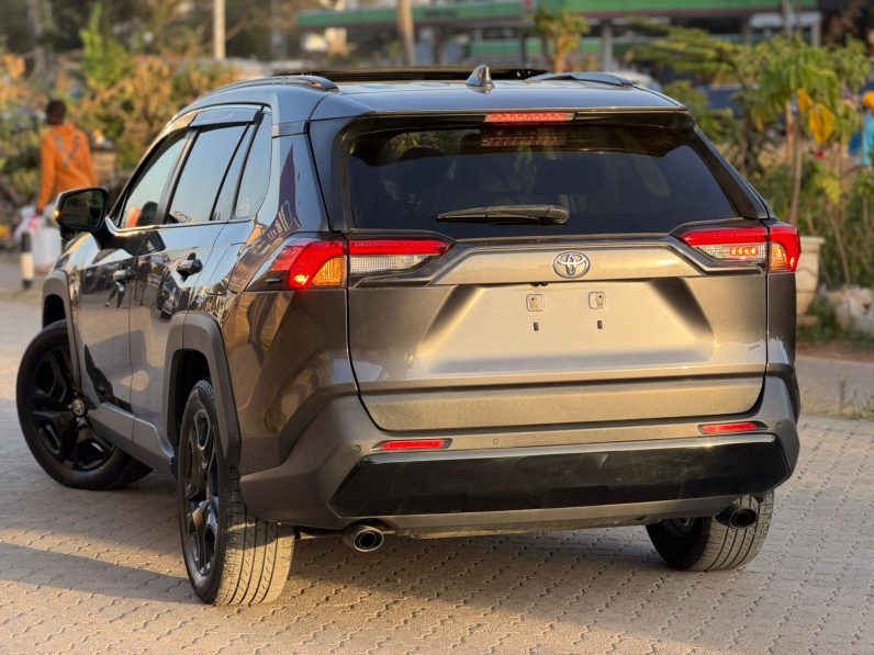 
								Toyota Rav4 Adventure full									