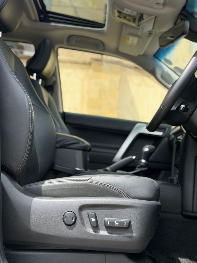 
								Toyota Land Cruiser TXL full									