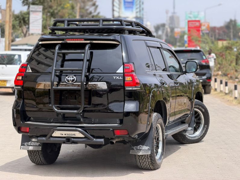 
								Toyota Land Cruiser TXL full									