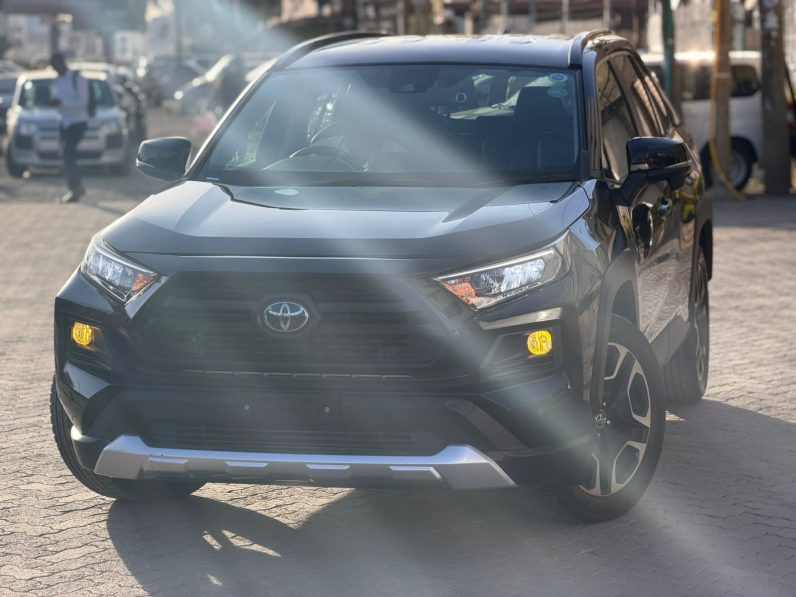 
								Toyota Rav4 Adventure full									