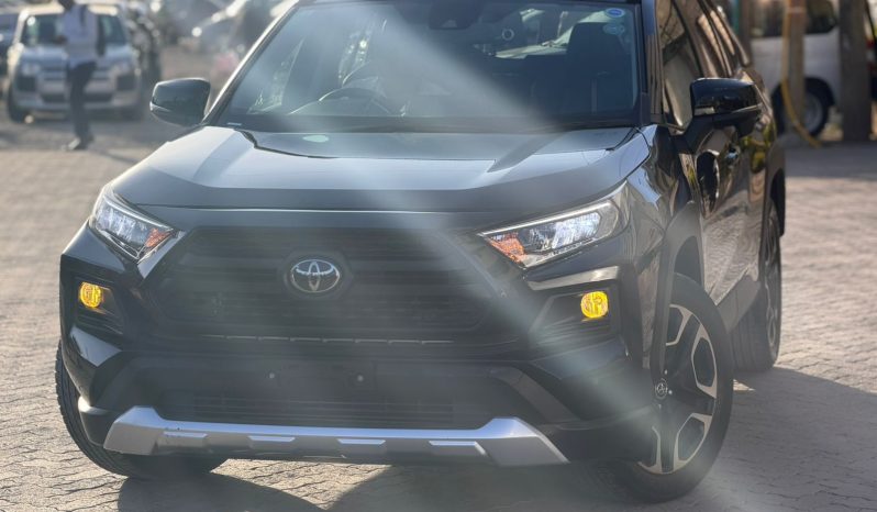 
								Toyota Rav4 Adventure full									